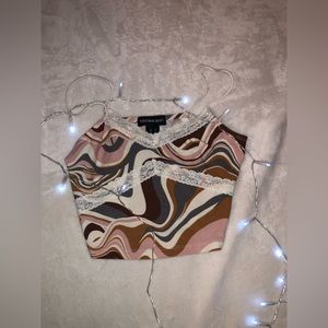 pretty lace coloured cropped tank 🌸